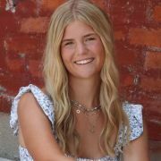 RA Headshot Caroline Knight